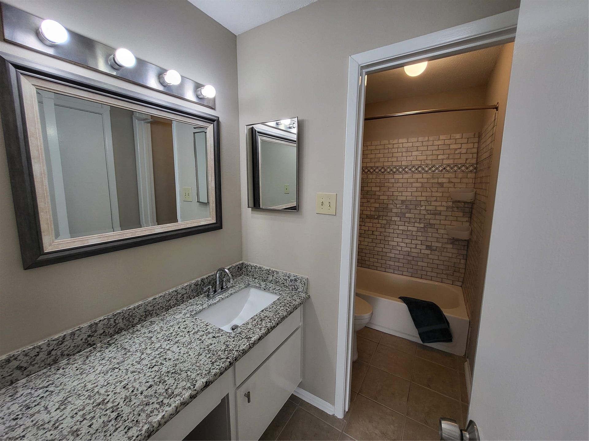 18800 Egret Bay Boulevard, #1101, Webster, TX 77058 Enjoy the private ensuite bathroom.