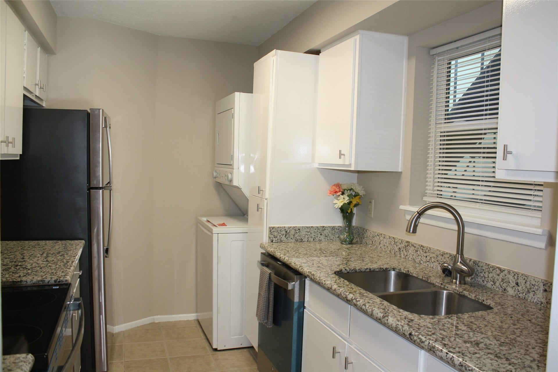 18800 Egret Bay Boulevard, #1101, Webster, TX 77058 Newly installed Stainless Steel Applicanes !