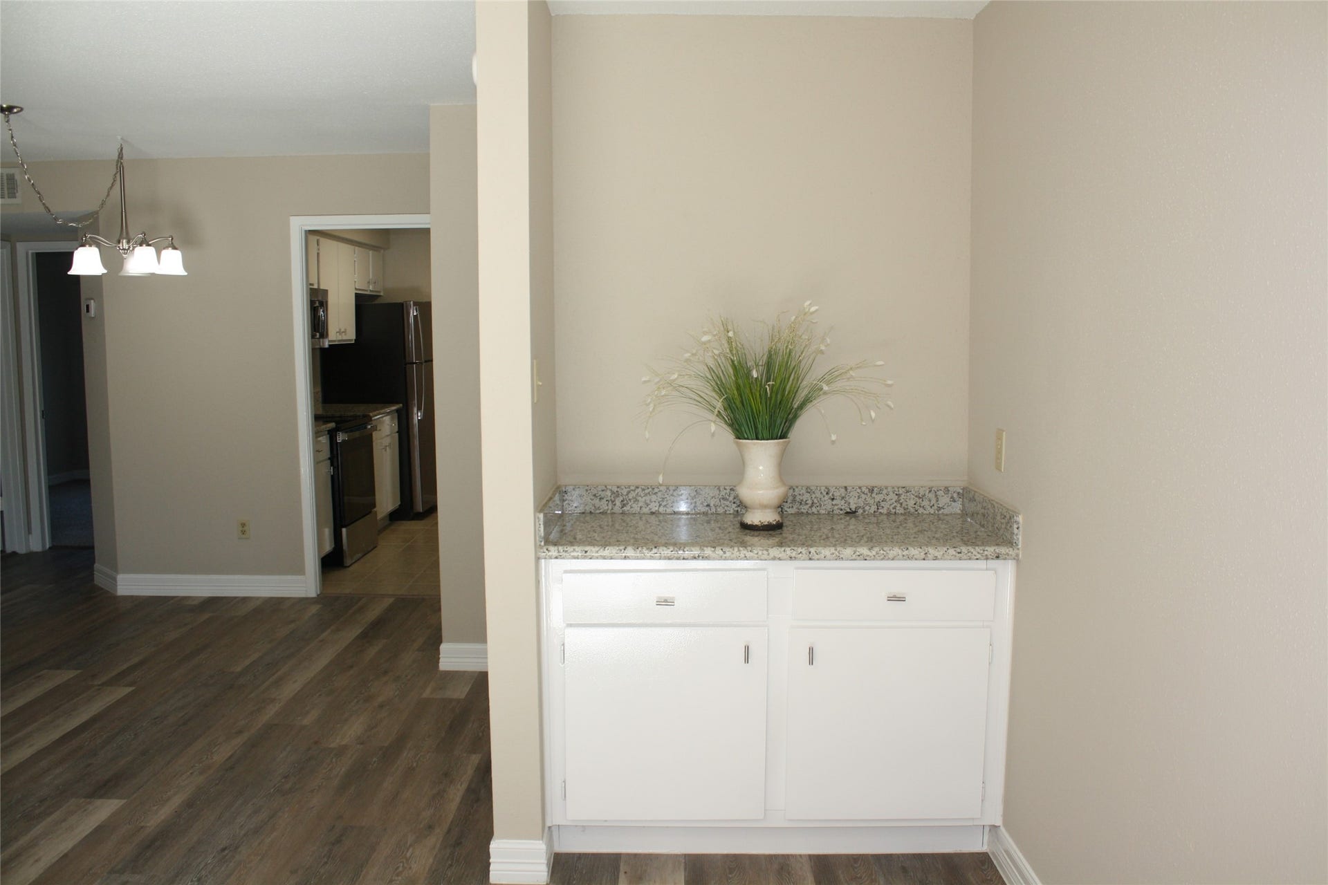 18800 Egret Bay Boulevard, #1101, Webster, TX 77058 Cozy corner for extra storage or a nice coffee station.