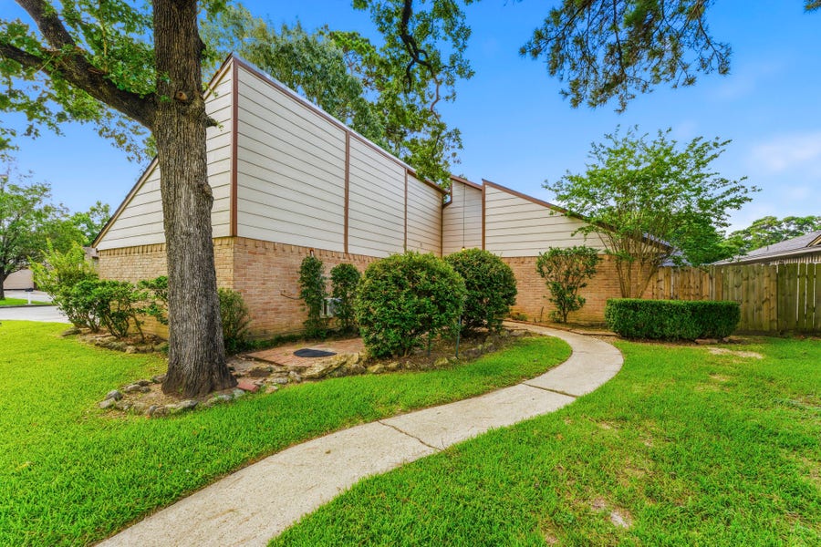 Property photo for 2718 Knollbrook Lane, Spring, TX