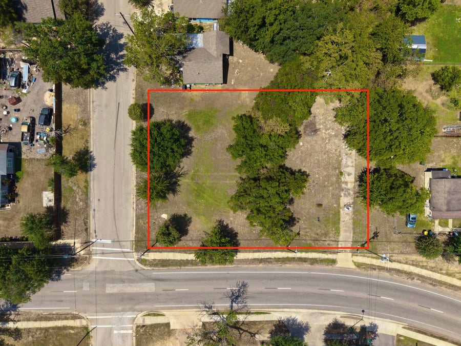 Property photo for 406 E Phillips Street, Conroe, TX