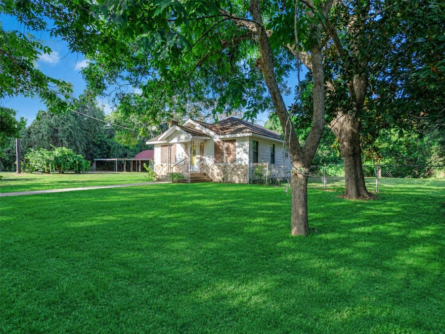 Property photo for 8725 Fm 524 Road, Sweeny, TX