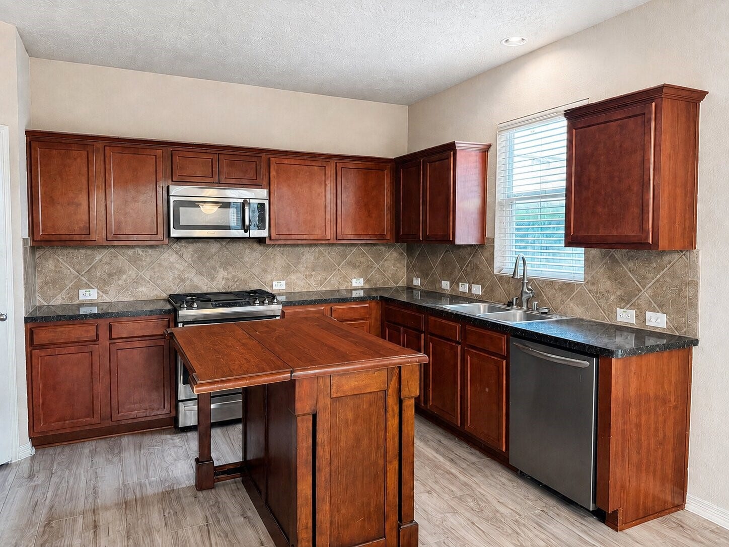 3322 Aegean Drive, Missouri City, TX 77459 3322 Aegean Drive, Missouri City, TX 77459