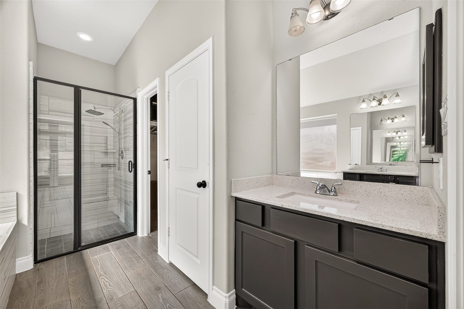 28309 Rabbitt Trail, Spring, TX 77386 Dual vanities, a separate shower.