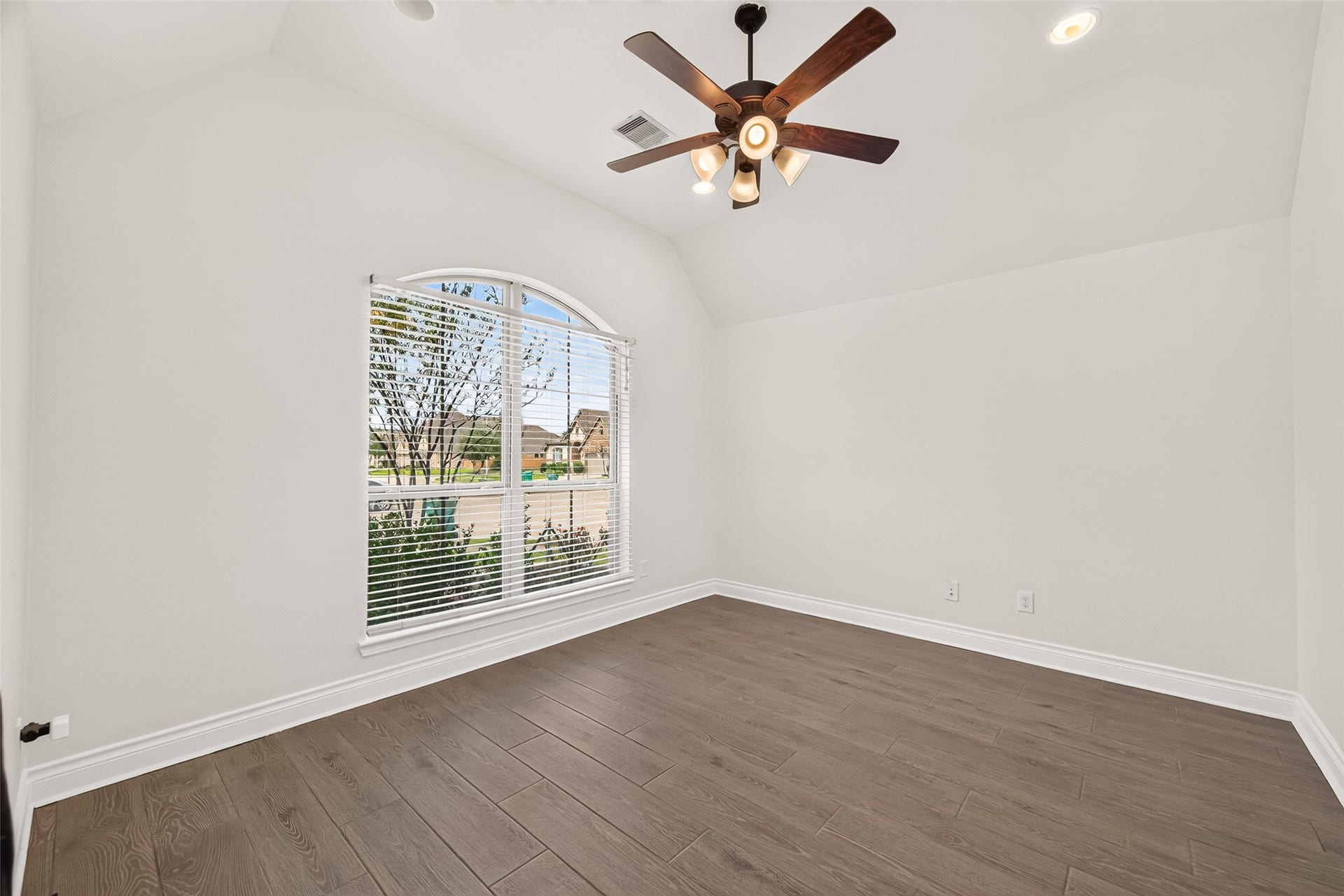 28309 Rabbitt Trail, Spring, TX 77386 Secondary bedroom.