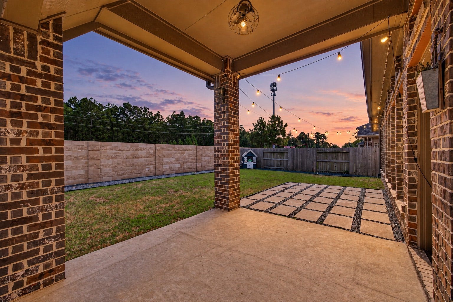 28309 Rabbitt Trail, Spring, TX 77386 Cover patio.