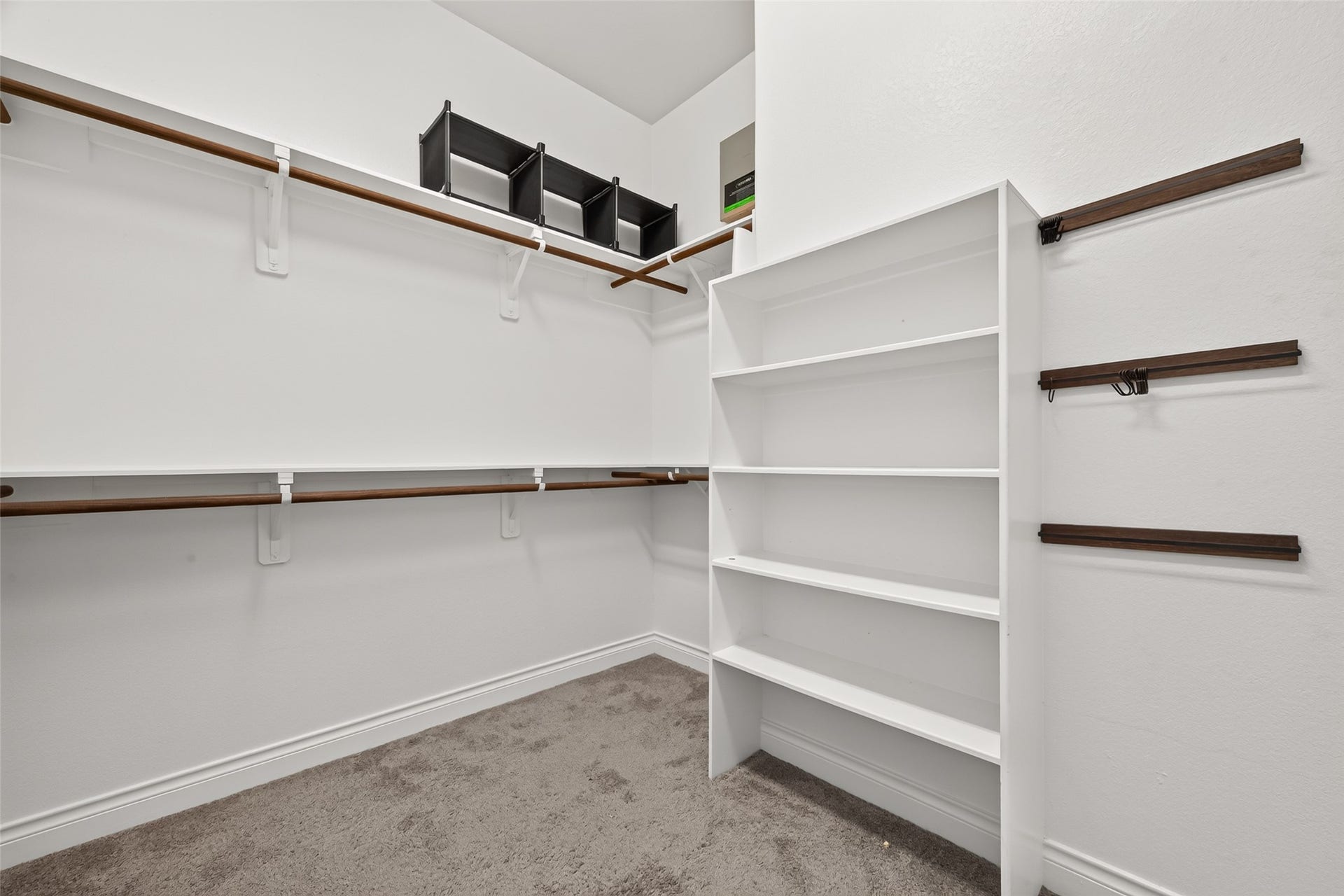 28309 Rabbitt Trail, Spring, TX 77386 Spacious walking closet.