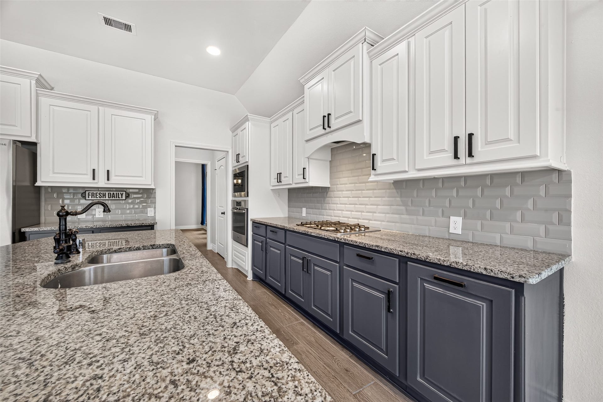 28309 Rabbitt Trail, Spring, TX 77386 Modern kitchen with granite countertops.