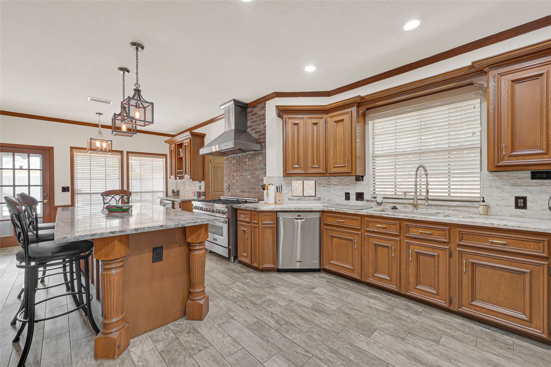 2211 Rockhaven Drive, Houston, TX 77062