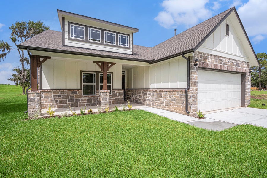 Property photo for 2102 Twin Lakes Boulevard, West Columbia, TX