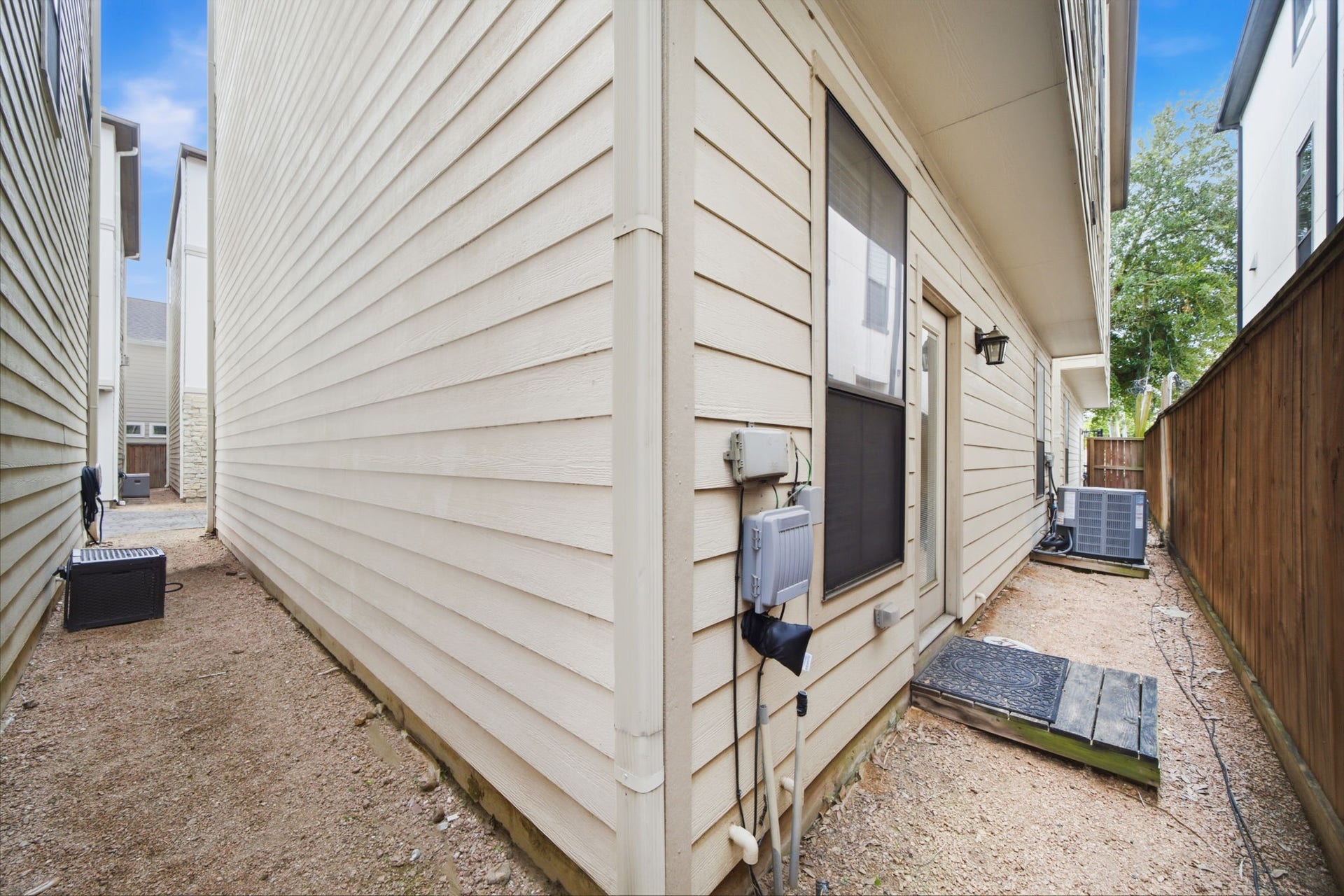 A space for your grill and your furry friends!