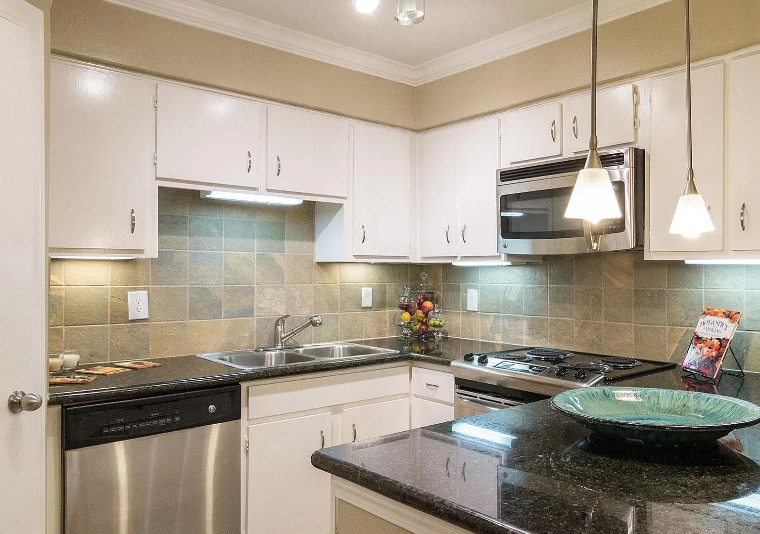 10220 Memorial Drive, #E20, Houston, TX 77024 VARIOUS UNITS SHOWN - LAYOUT MAY DIFFER - BE SURE TO WATCH THE VIRTUAL TOUR LINK ATTACHED TO THE LISTING