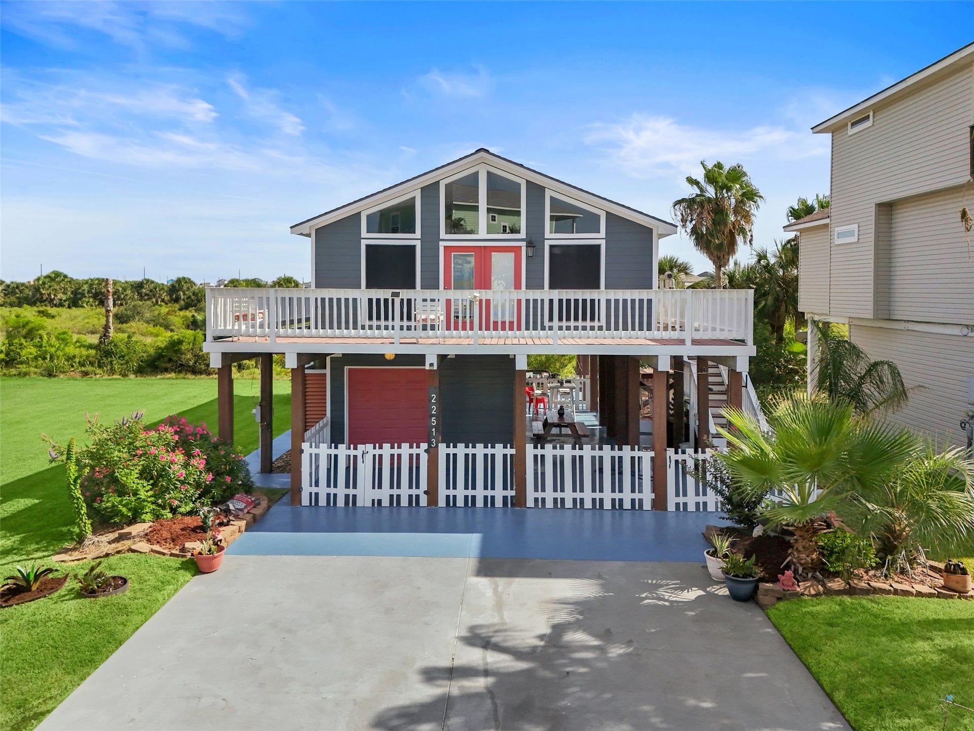 22513 Bay Point Drive, Galveston, TX 77554 Welcome to 22513 Bay Point Drive!
