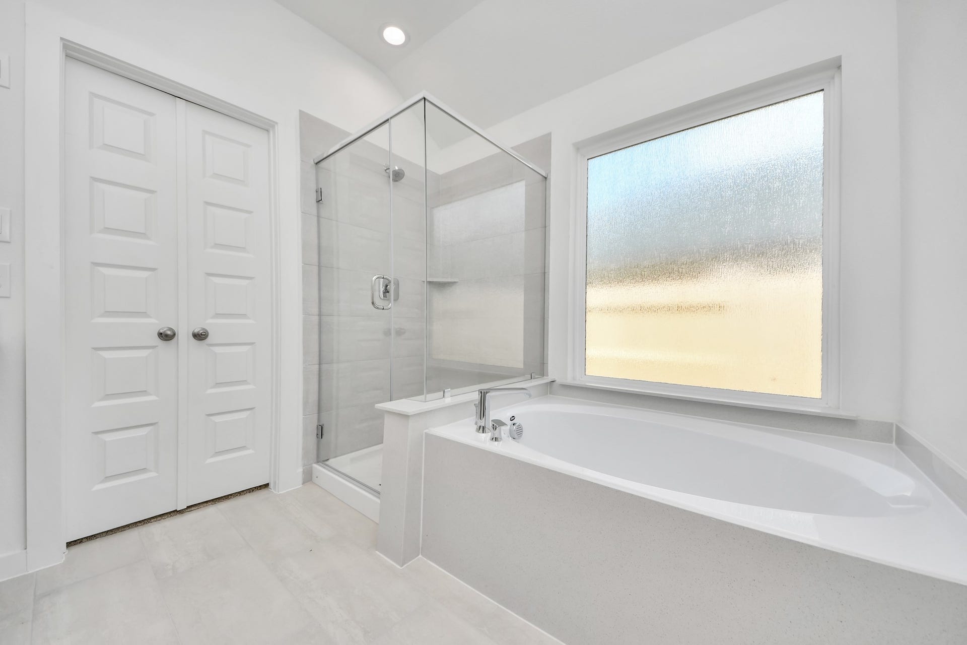 5830 Madison Trail Drive, Richmond, TX 77469 Indulge in a spa-like retreat within the confines of this primary bathroom. Delight in a spacious walk-in shower enveloped in stylish tile surround, unwind in a separate garden tub adorned with custom detailing. Sample photo of completed home with similar floor plan. Actual colors and selections may vary.