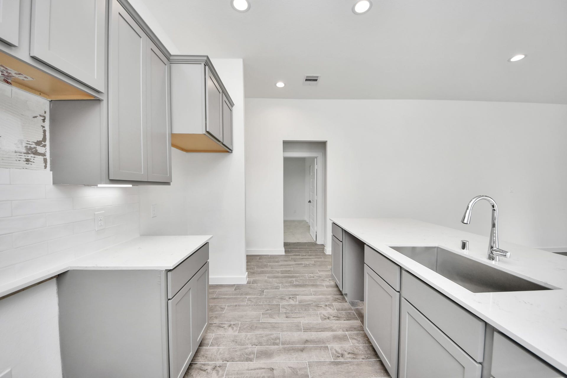 5830 Madison Trail Drive, Richmond, TX 77469 This generously spacious kitchen is a dream realized! Sample photo of completed home with similar floor plan. Actual colors and selections may vary.