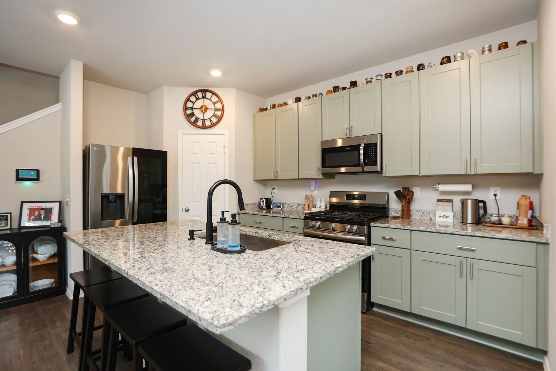 25499 Blue Mistflower Drive, Montgomery, TX 77316 Beautiful kitchen with upgraded cabinetry