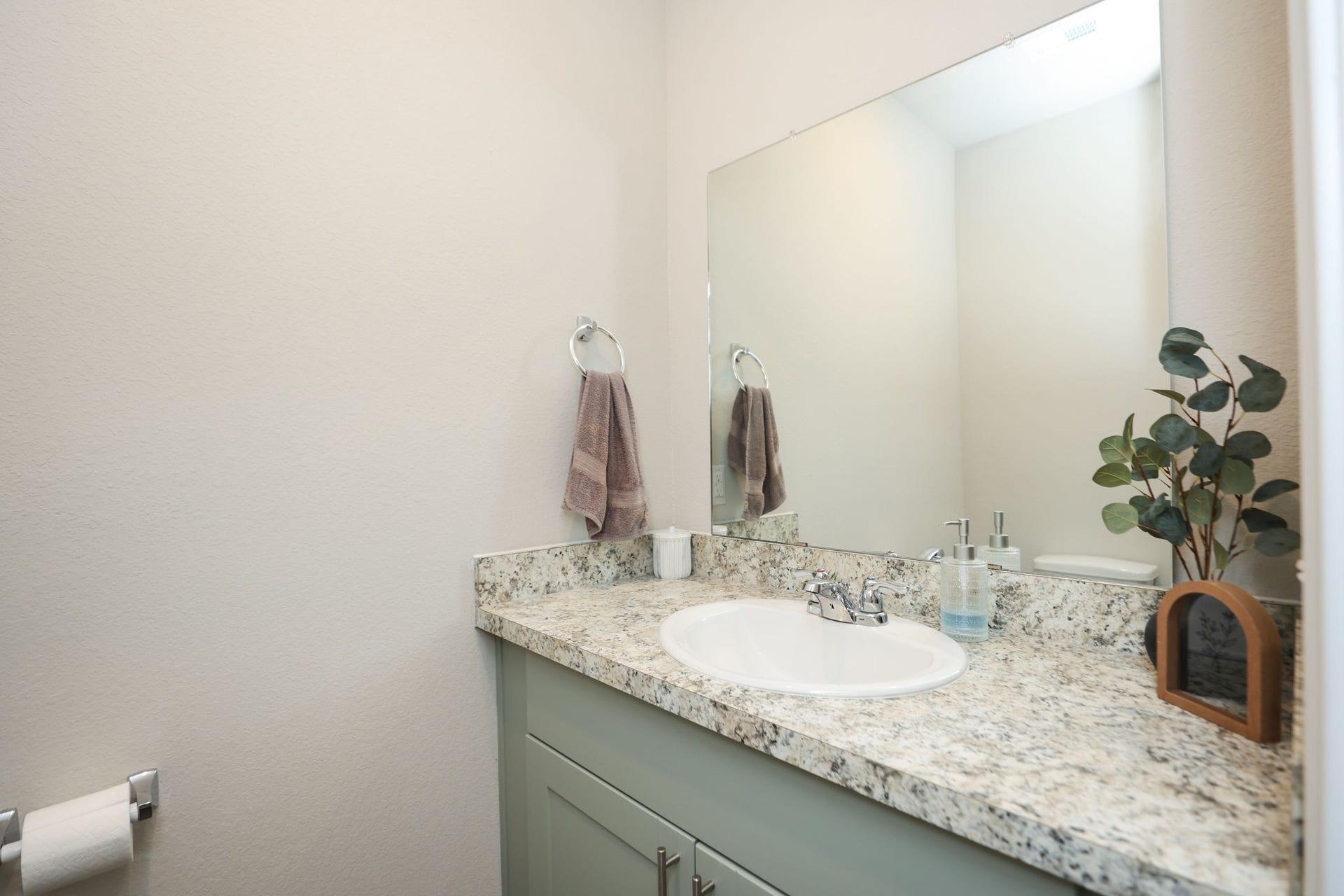 25499 Blue Mistflower Drive, Montgomery, TX 77316 Hall Half Bath just inside the entry