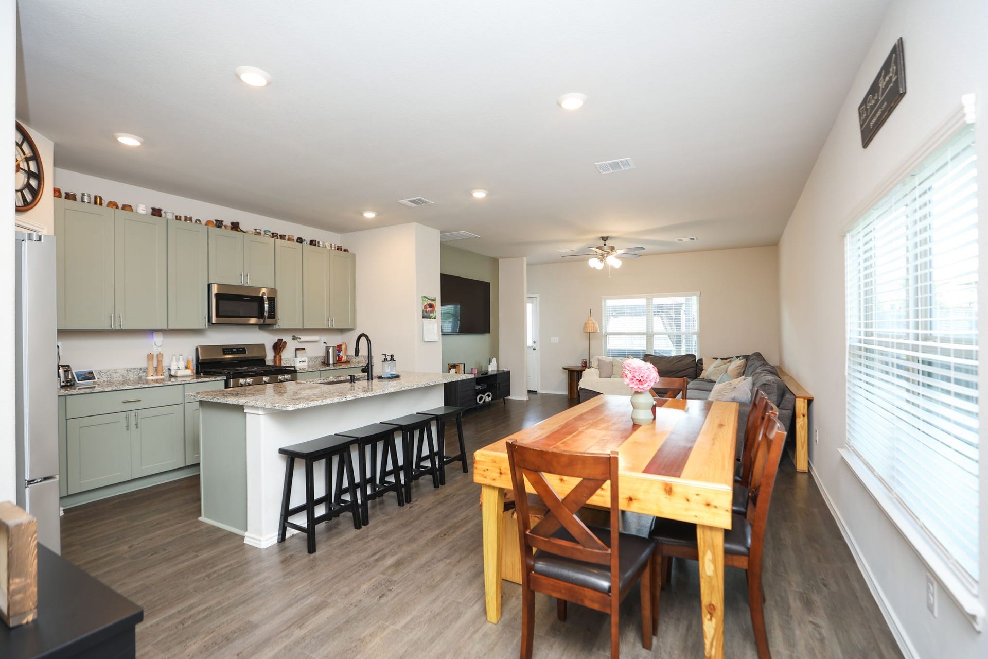 25499 Blue Mistflower Drive, Montgomery, TX 77316 Kitchen and dining