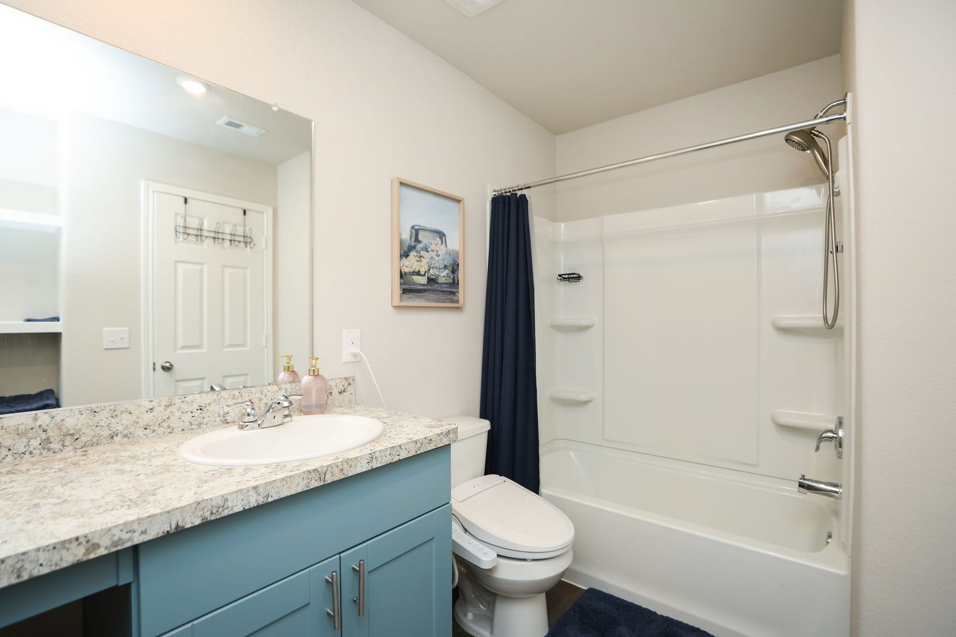 25499 Blue Mistflower Drive, Montgomery, TX 77316 Upstairs Bathroom