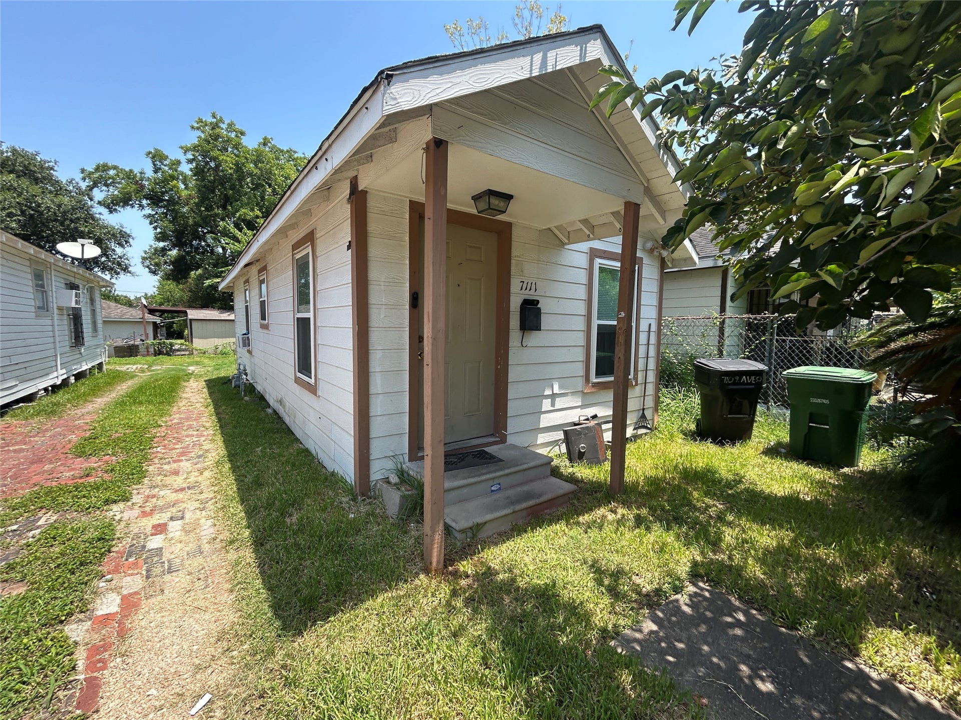 7111 Avenue O, Houston, TX 77011 7111 Avenue O, Houston, TX 77011