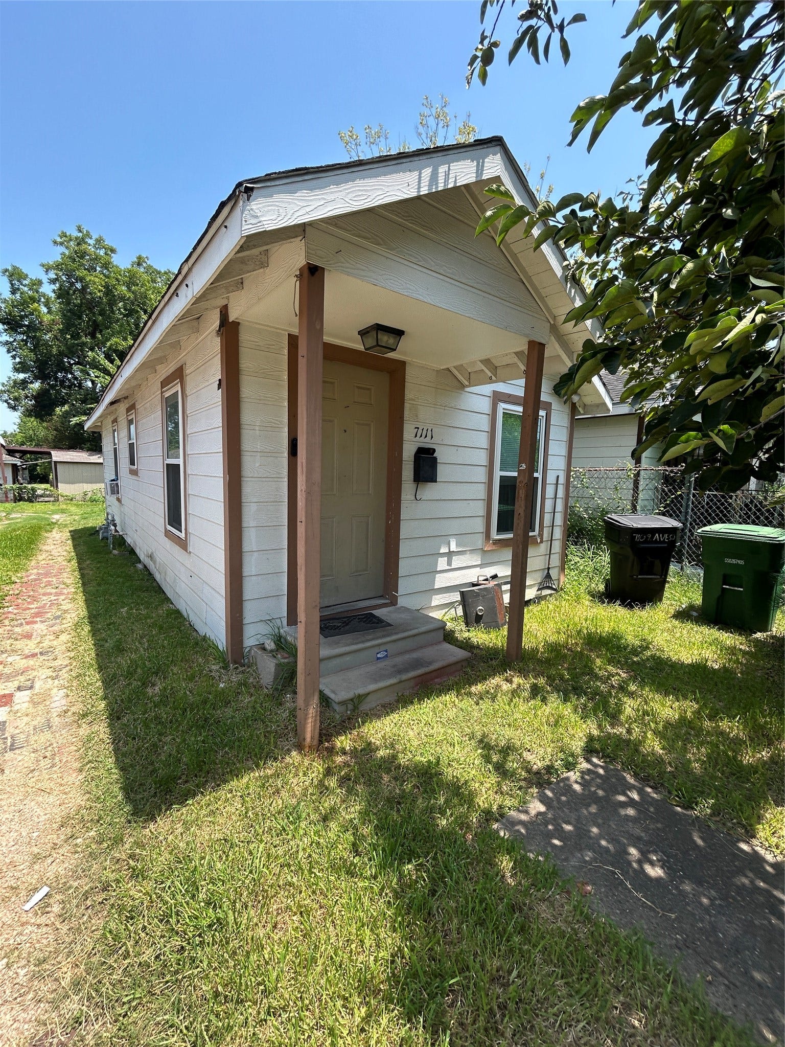 7111 Avenue O, Houston, TX 77011 7111 Avenue O, Houston, TX 77011