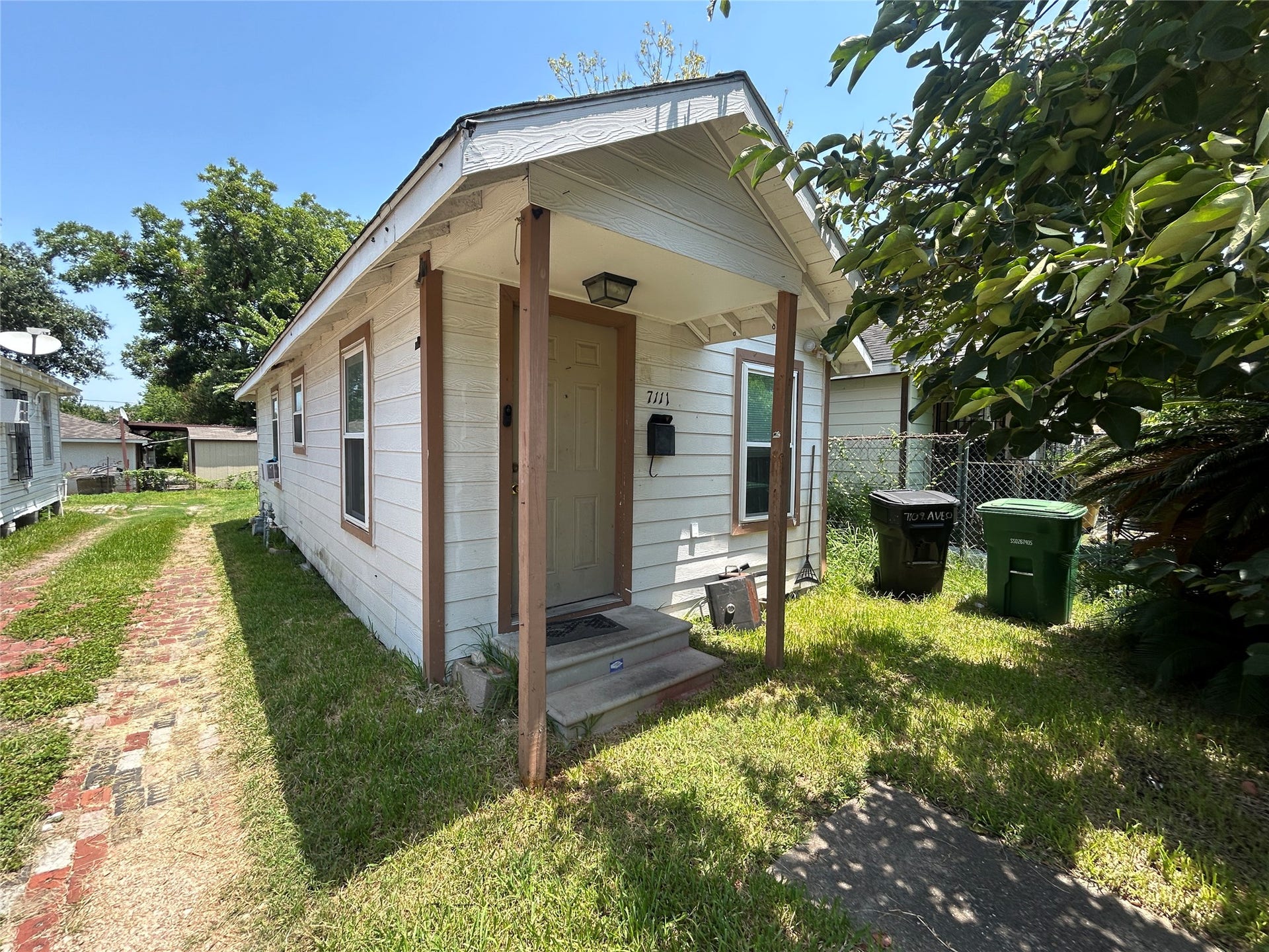7111 Avenue O, Houston, TX 77011 7111 Avenue O, Houston, TX 77011