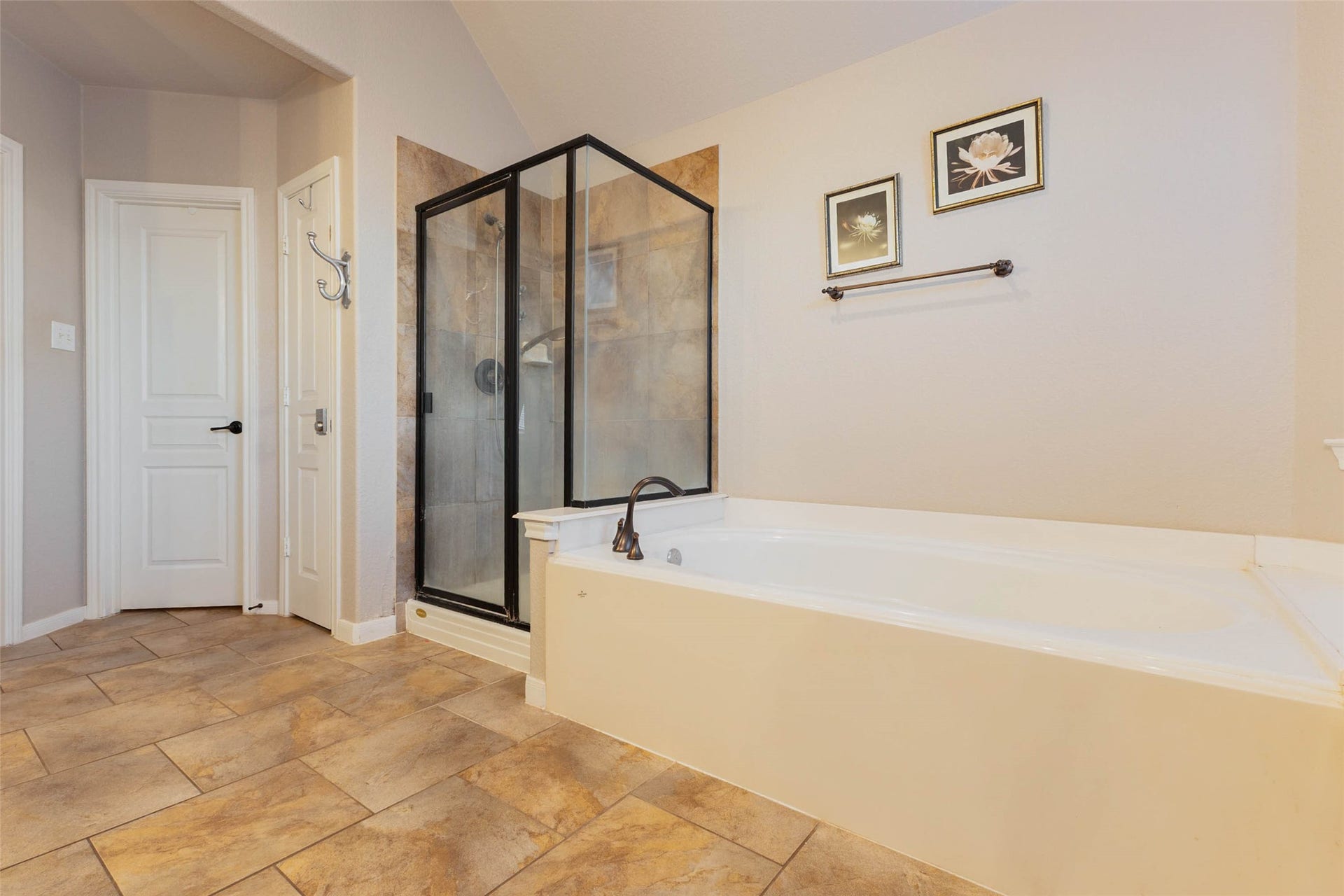 25734 Jewel Springs Lane, Katy, TX 77494 Unwind and relax in this spa inspired owner's retreat.