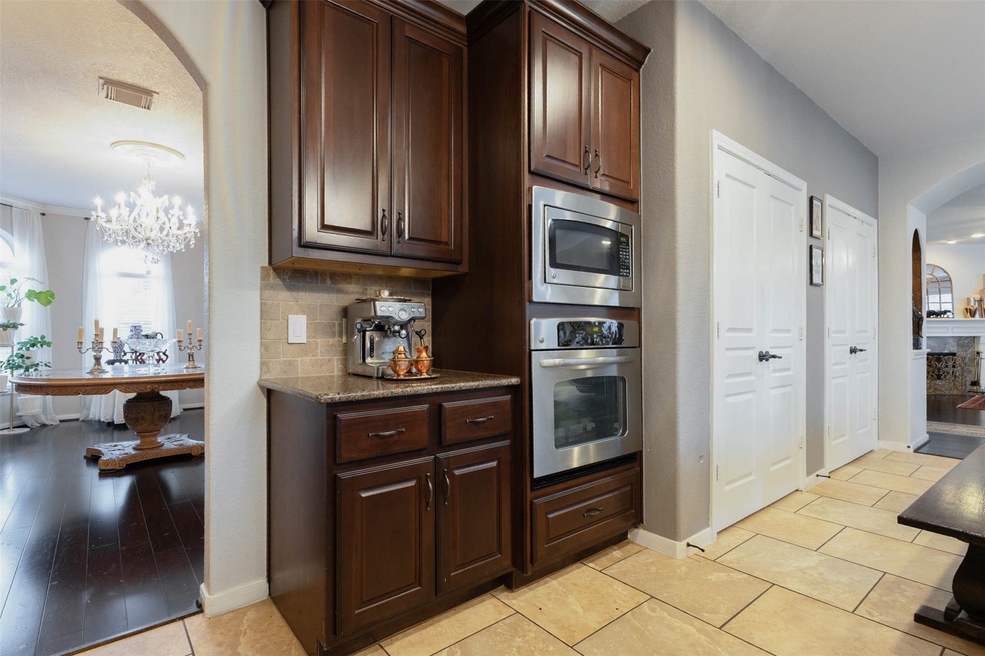 25734 Jewel Springs Lane, Katy, TX 77494 Stainless steel built-in appliances, abundant cabinetry & a dedicated beverage station combine convenience with a beautifully coordinated design.