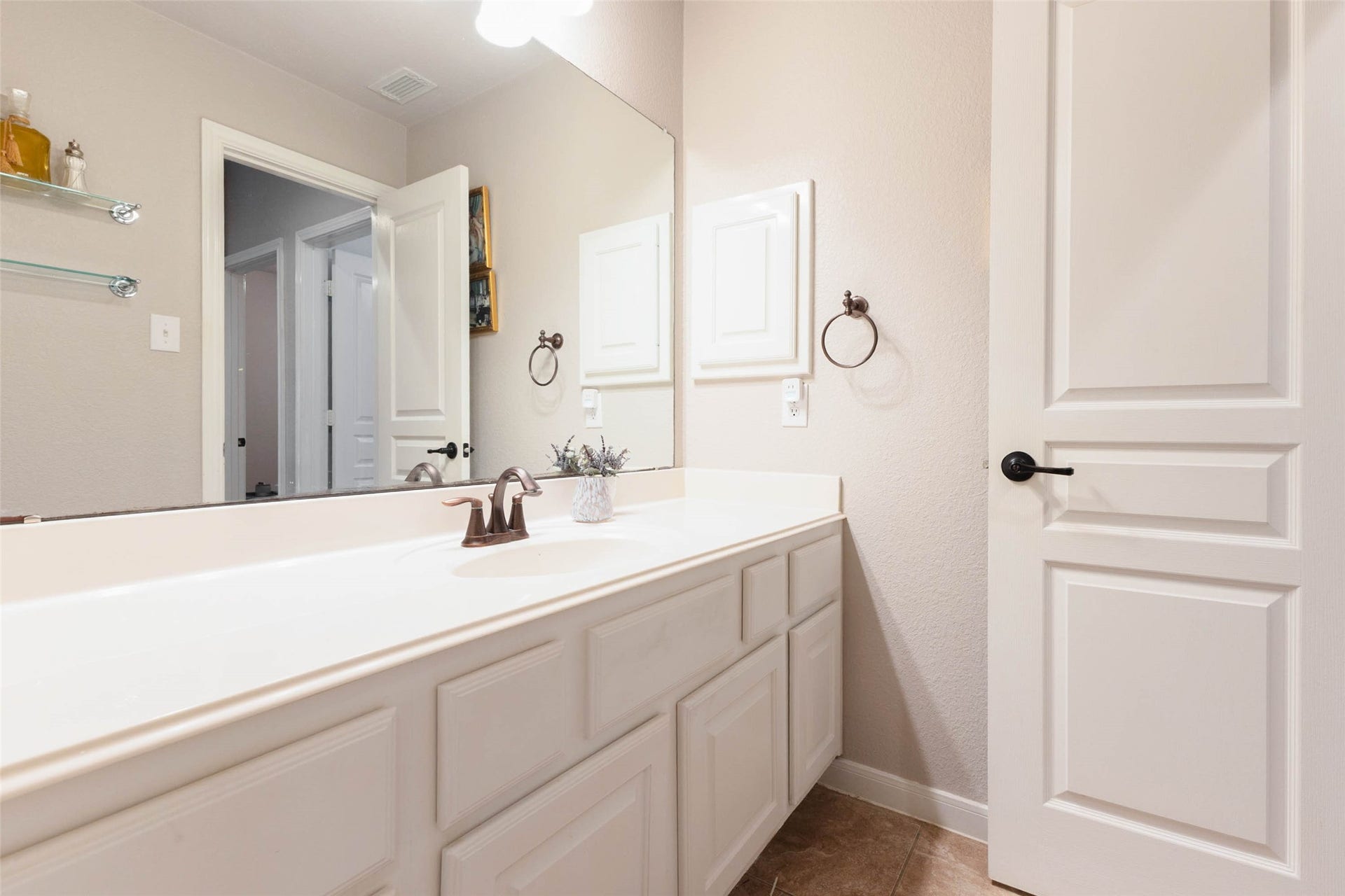 25734 Jewel Springs Lane, Katy, TX 77494 Crisp white cabinetry create a bright, polished space for everyday convenience.