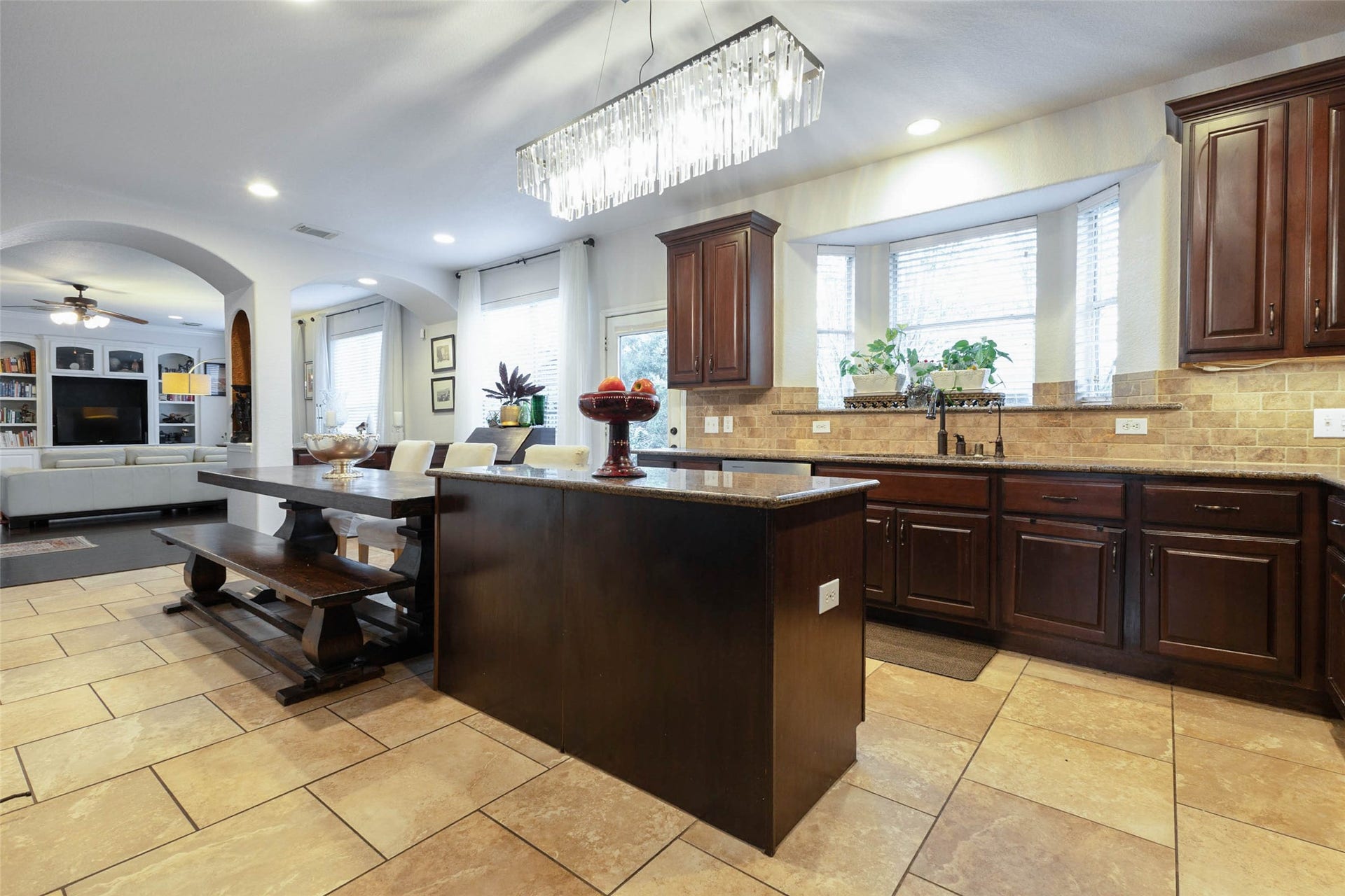 25734 Jewel Springs Lane, Katy, TX 77494 An open connection to the family room allows conversation to flow naturally between cooking, dining & gathering spaces.