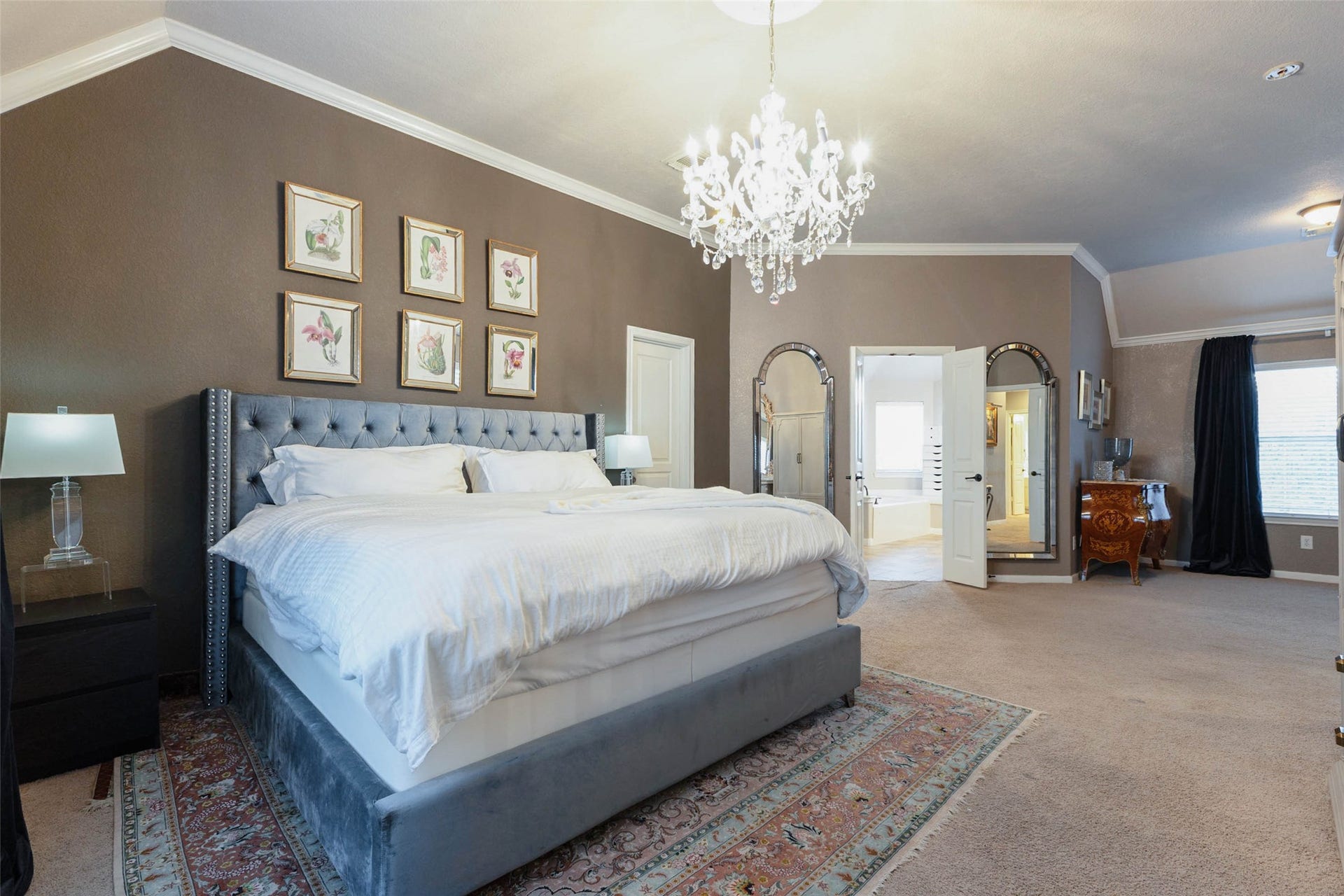25734 Jewel Springs Lane, Katy, TX 77494 This lux primary bedroom pairs a distinctive paint palette with design driven finishes and pleasant privacy to the en-suite bath.