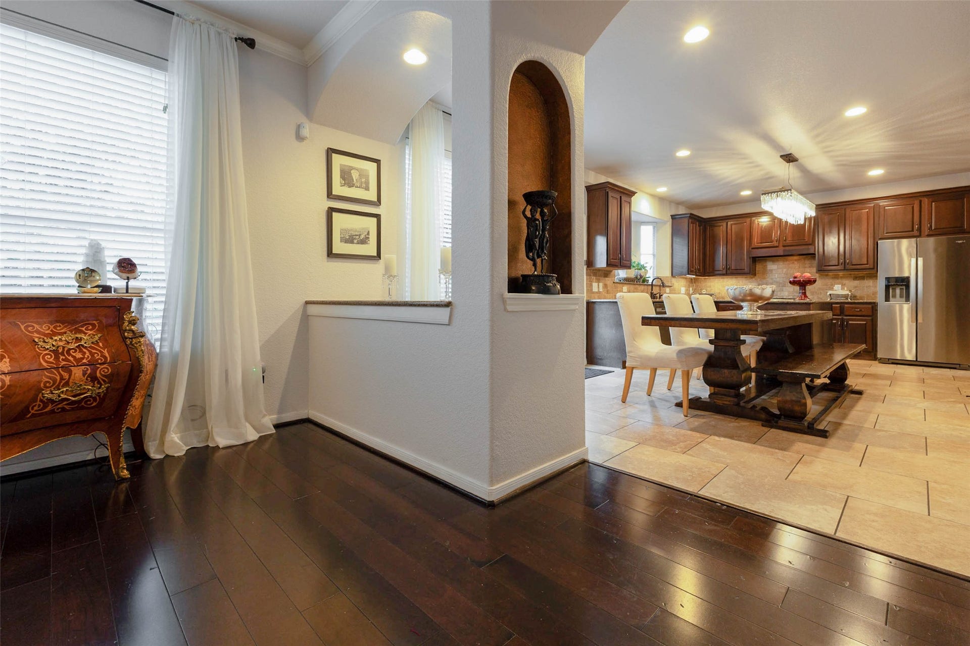 25734 Jewel Springs Lane, Katy, TX 77494 Warm wood cabinetry, recessed lighting & a generous dining area create a welcoming setting for casual meals & lively conversation.