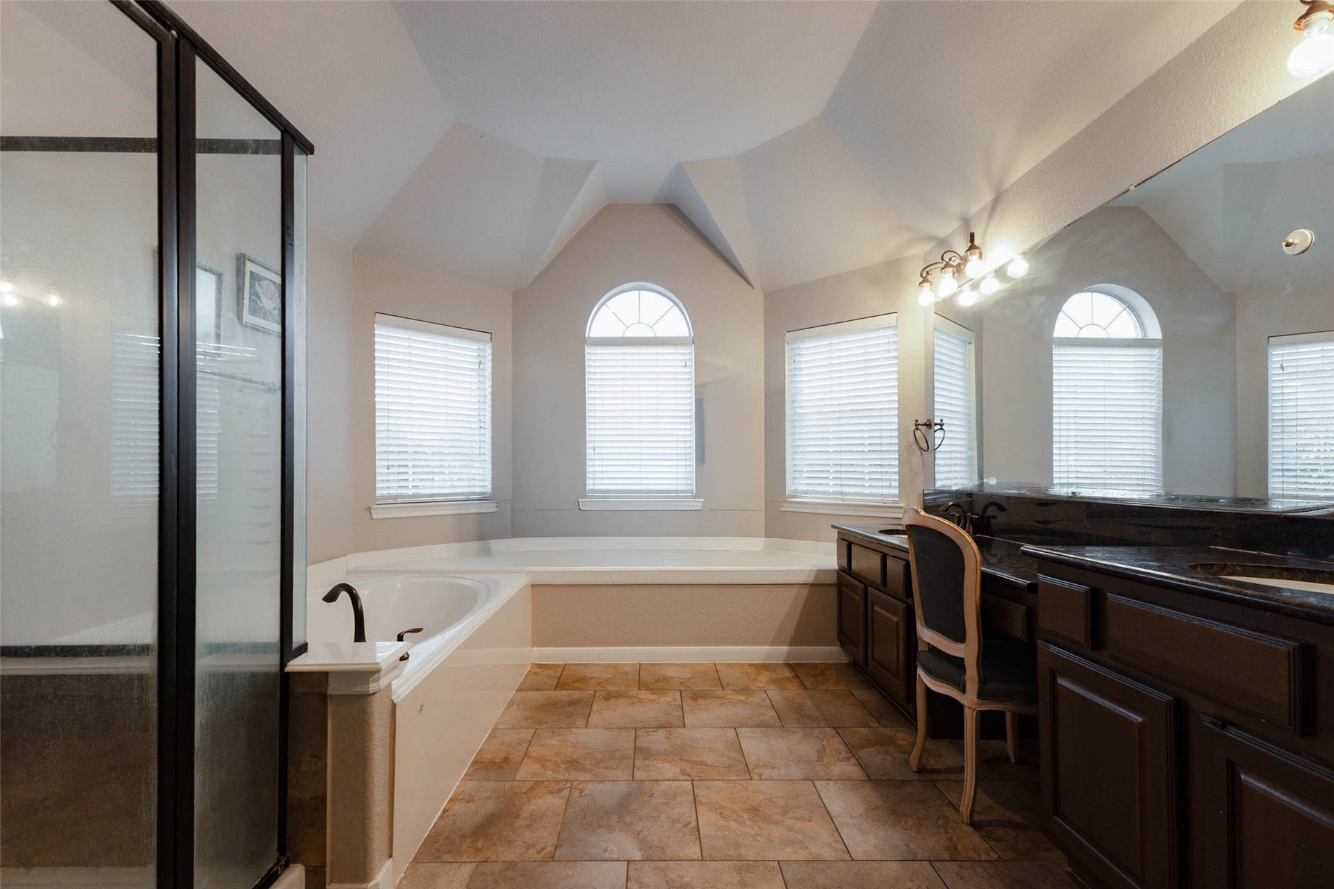 25734 Jewel Springs Lane, Katy, TX 77494 Vaulted ceiling details & an arched window create a relaxing primary en suite bath.
