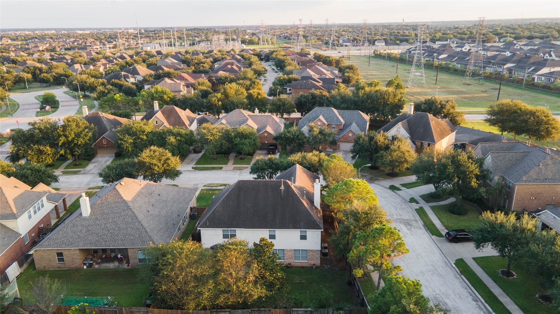 25734 Jewel Springs Lane, Katy, TX 77494 Complete the picture with Cinco Ranch's beautifully established neighborhoods, mature trees, golf courses, tennis courts, and convenient access to shopping, dining, and entertainment at LaCenterra at Cinco Ranch.