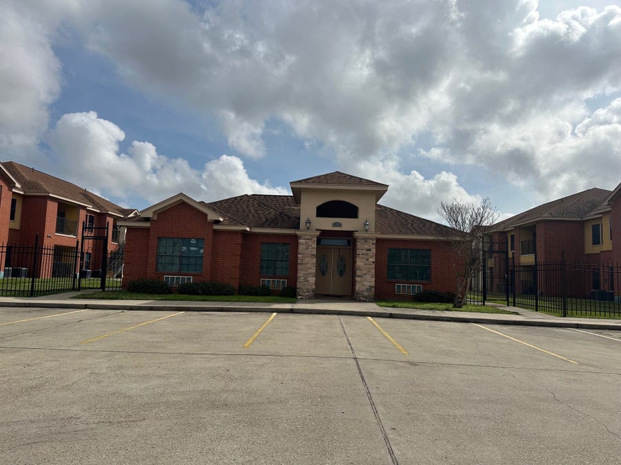 Property photo for 107 Oak Park Drive, #00, Clute, TX