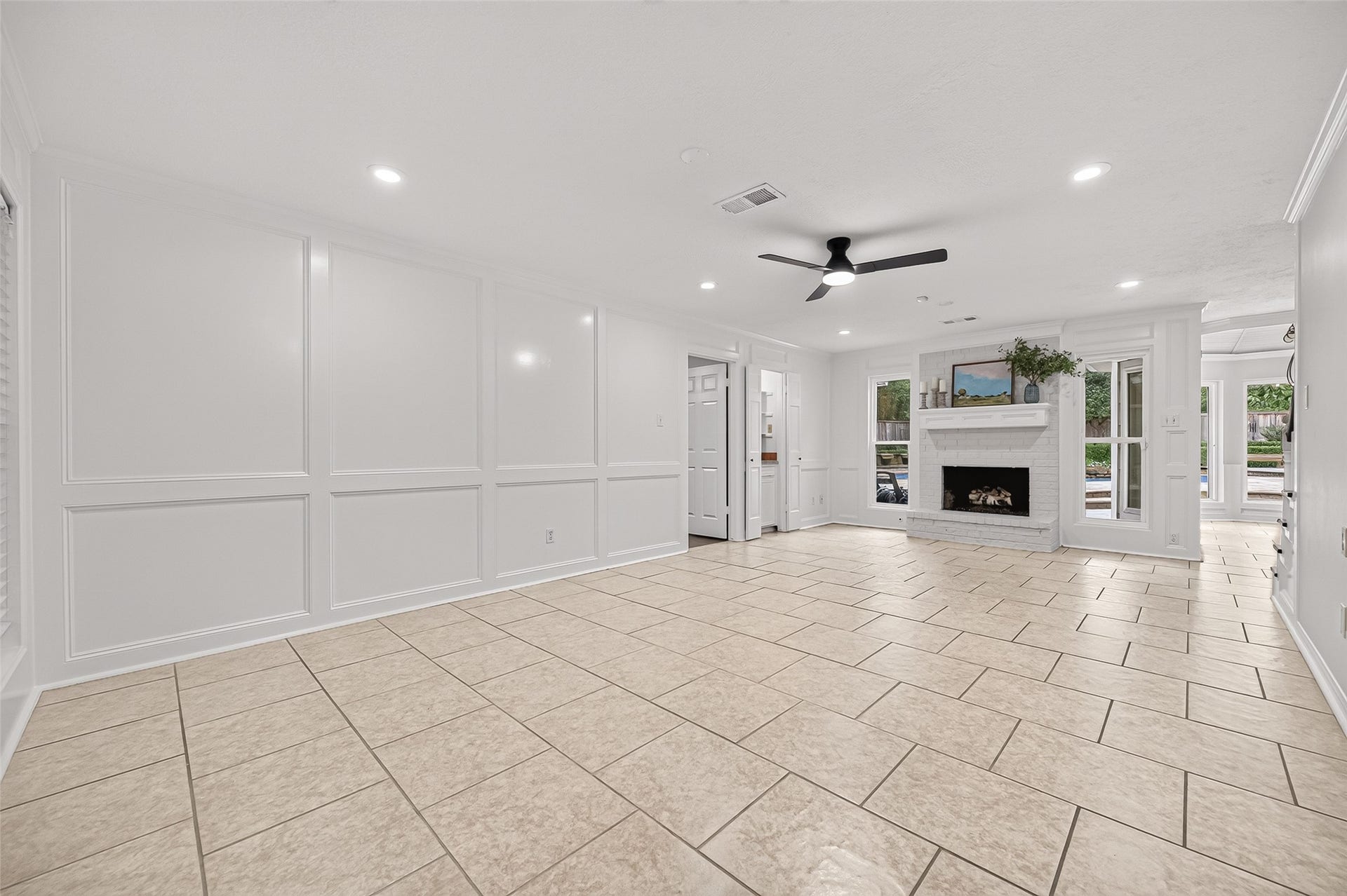 16 Mayfair Grove Court, The Woodlands, TX 77381 16 Mayfair Grove Court, The Woodlands, TX 77381