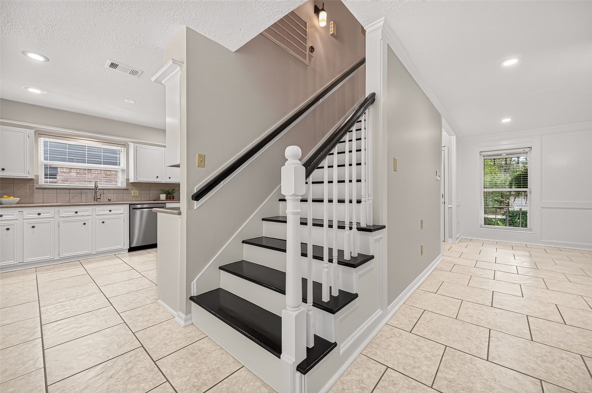 16 Mayfair Grove Court, The Woodlands, TX 77381 16 Mayfair Grove Court, The Woodlands, TX 77381