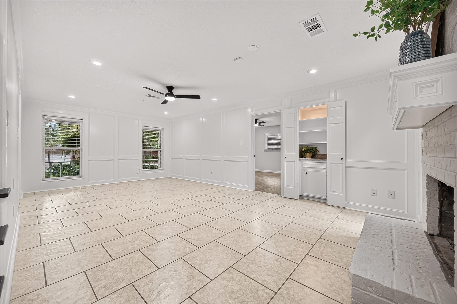 16 Mayfair Grove Court, The Woodlands, TX 77381 16 Mayfair Grove Court, The Woodlands, TX 77381