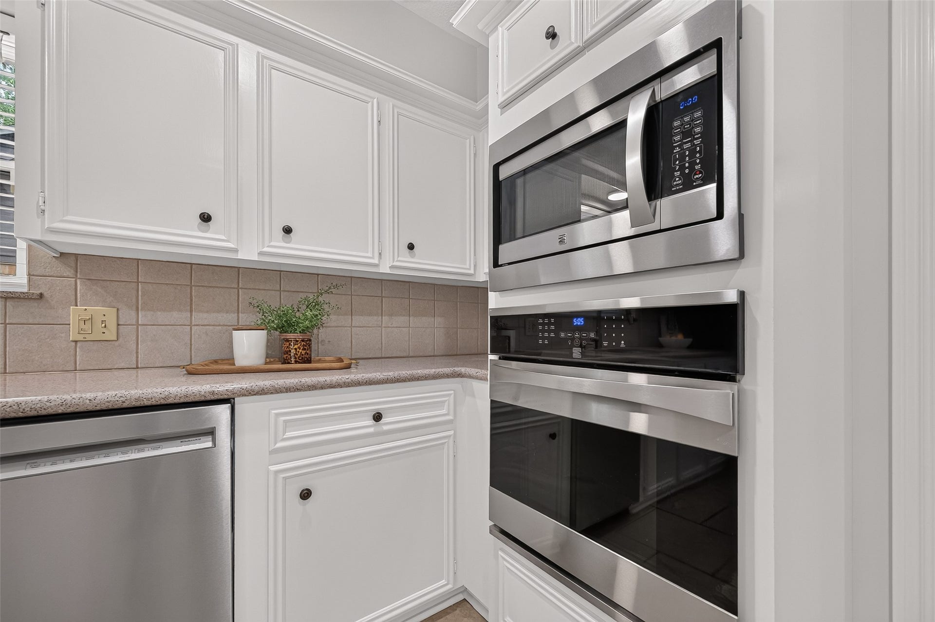 16 Mayfair Grove Court, The Woodlands, TX 77381 16 Mayfair Grove Court, The Woodlands, TX 77381