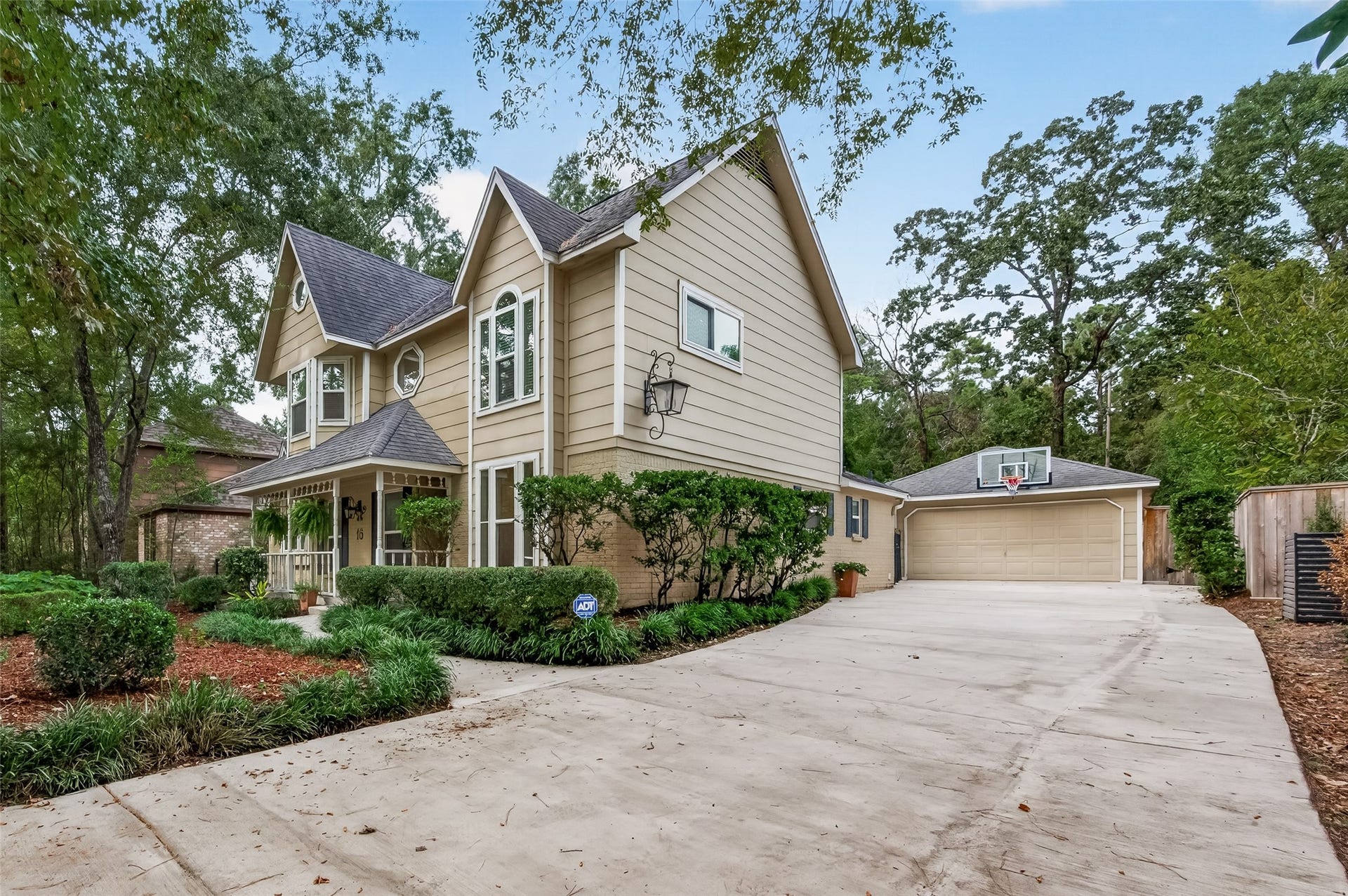 16 Mayfair Grove Court, The Woodlands, TX 77381 16 Mayfair Grove Court, The Woodlands, TX 77381