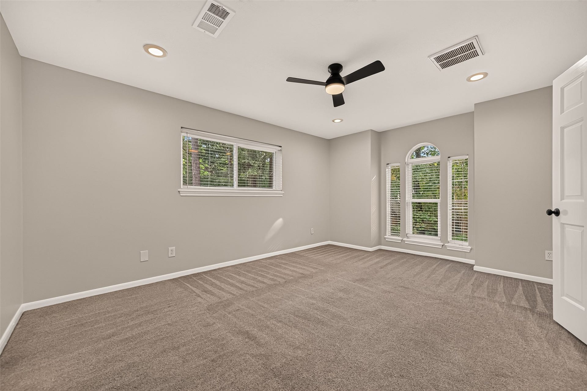 16 Mayfair Grove Court, The Woodlands, TX 77381 16 Mayfair Grove Court, The Woodlands, TX 77381