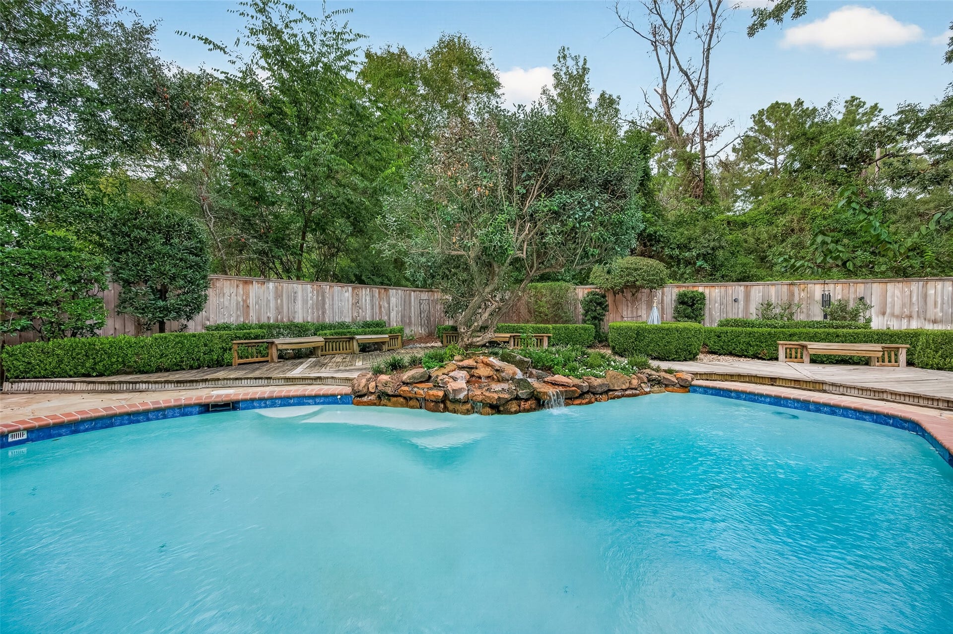 16 Mayfair Grove Court, The Woodlands, TX 77381 16 Mayfair Grove Court, The Woodlands, TX 77381