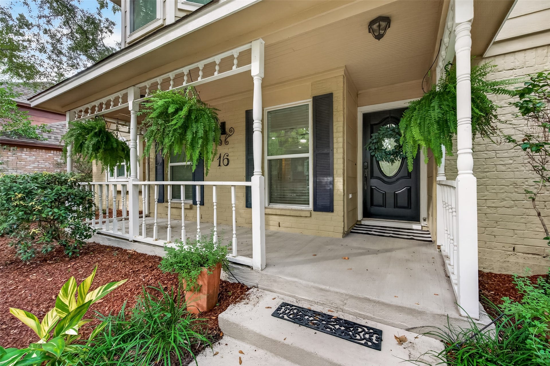 16 Mayfair Grove Court, The Woodlands, TX 77381 16 Mayfair Grove Court, The Woodlands, TX 77381