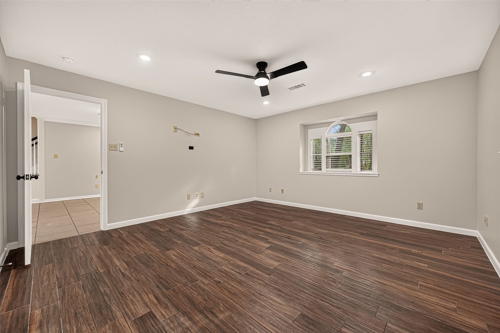 16 Mayfair Grove Court, The Woodlands, TX 77381 16 Mayfair Grove Court, The Woodlands, TX 77381
