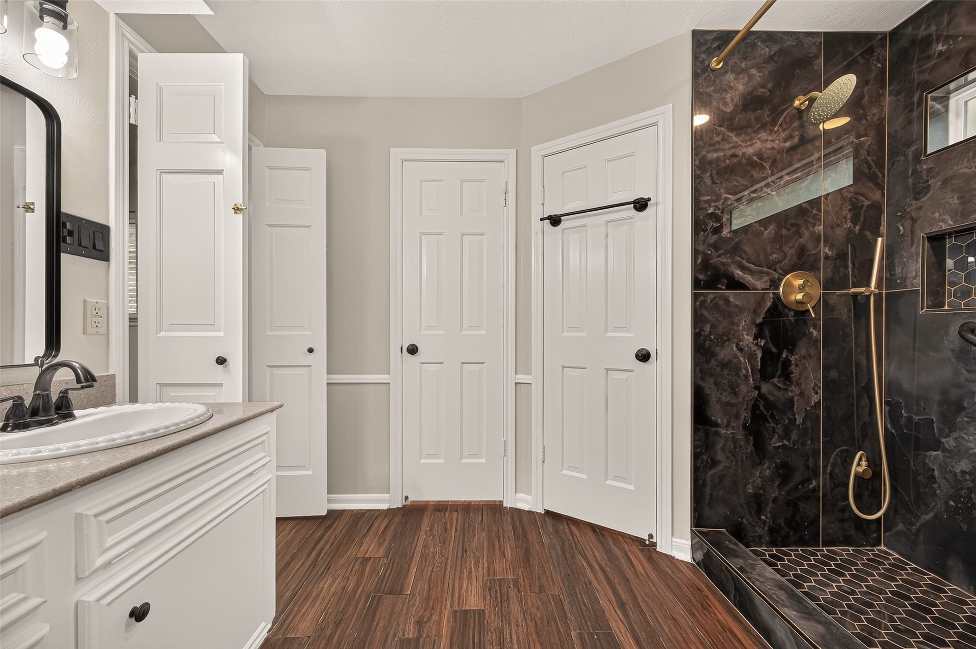 16 Mayfair Grove Court, The Woodlands, TX 77381 16 Mayfair Grove Court, The Woodlands, TX 77381