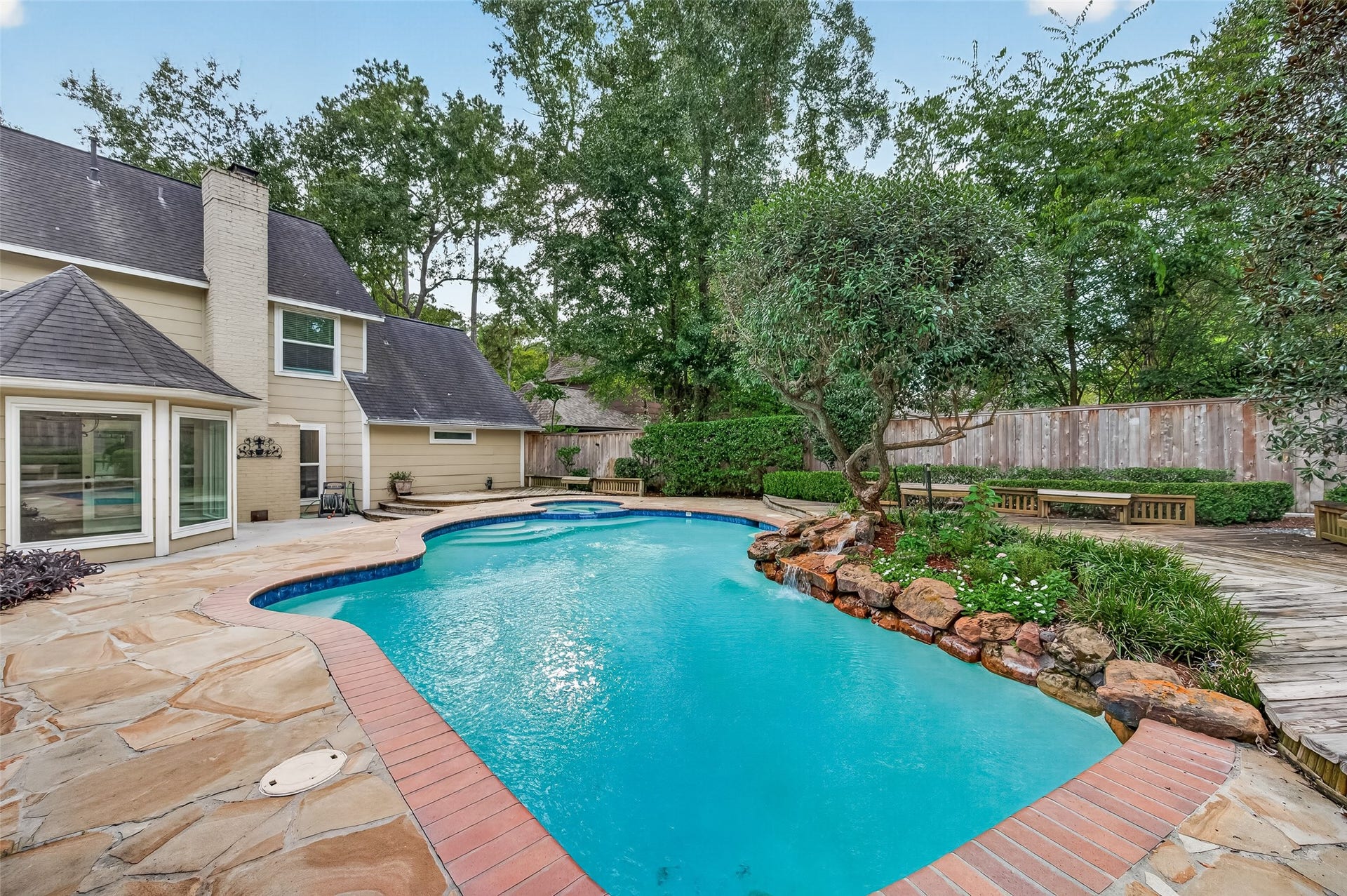 16 Mayfair Grove Court, The Woodlands, TX 77381 16 Mayfair Grove Court, The Woodlands, TX 77381