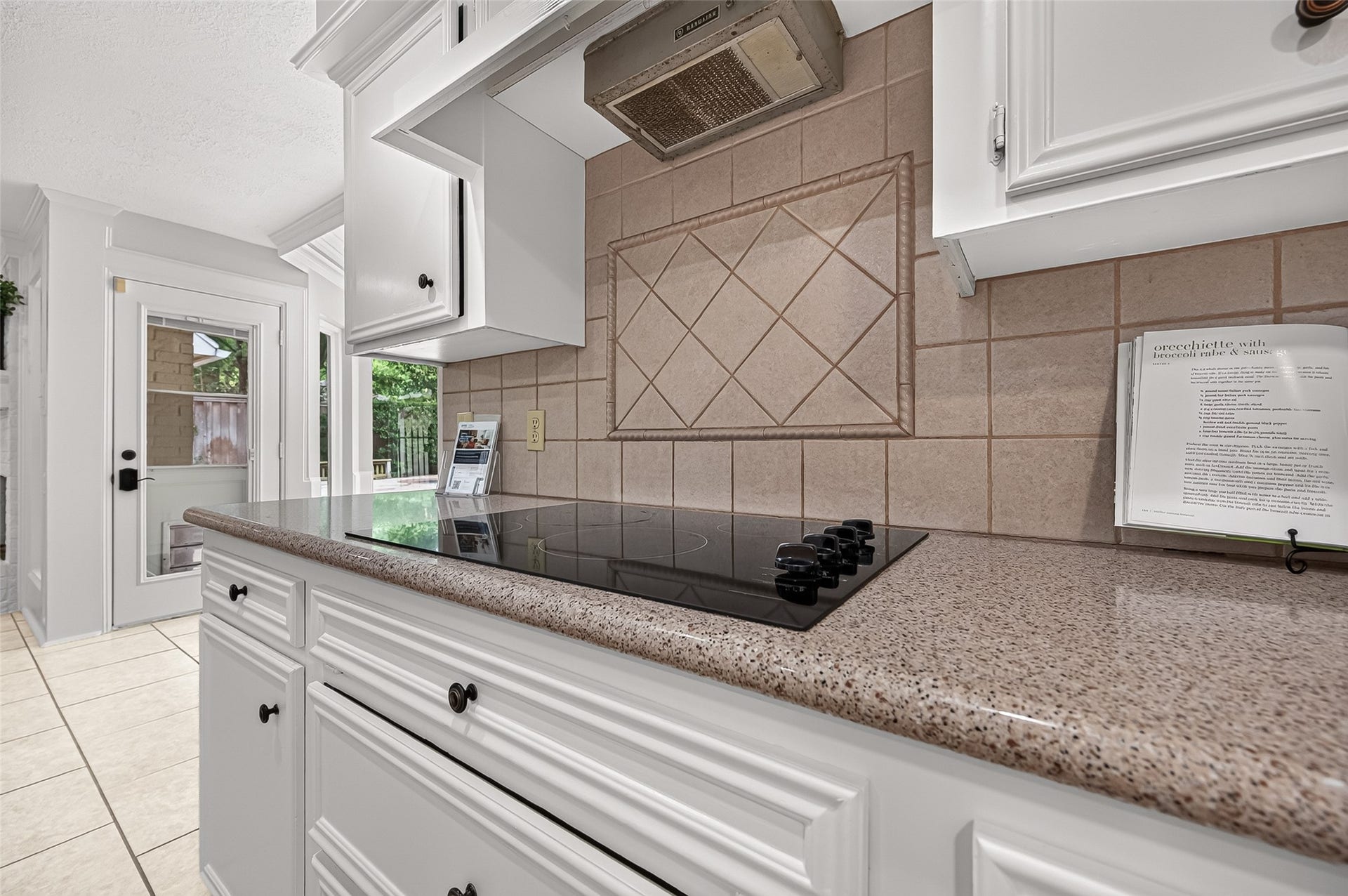 16 Mayfair Grove Court, The Woodlands, TX 77381 16 Mayfair Grove Court, The Woodlands, TX 77381
