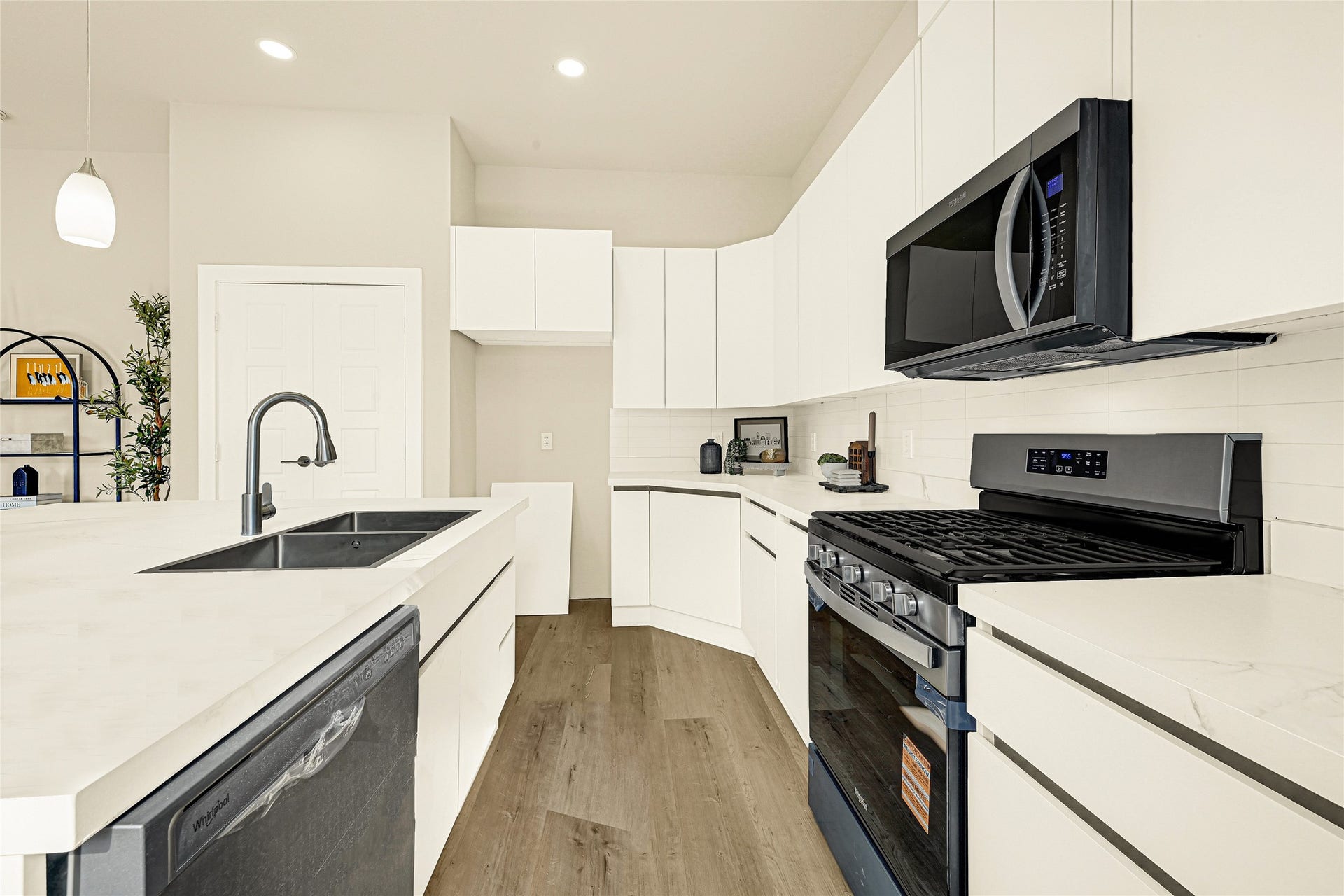 712 Savonna, Houston, TX 77076 712 Savonna, Houston, TX 77076