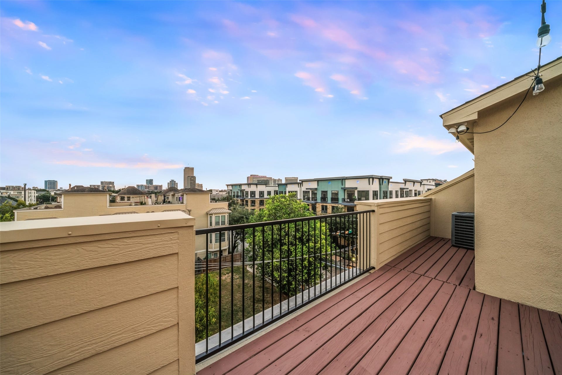 1003 Gillette Street, Houston, TX 77019