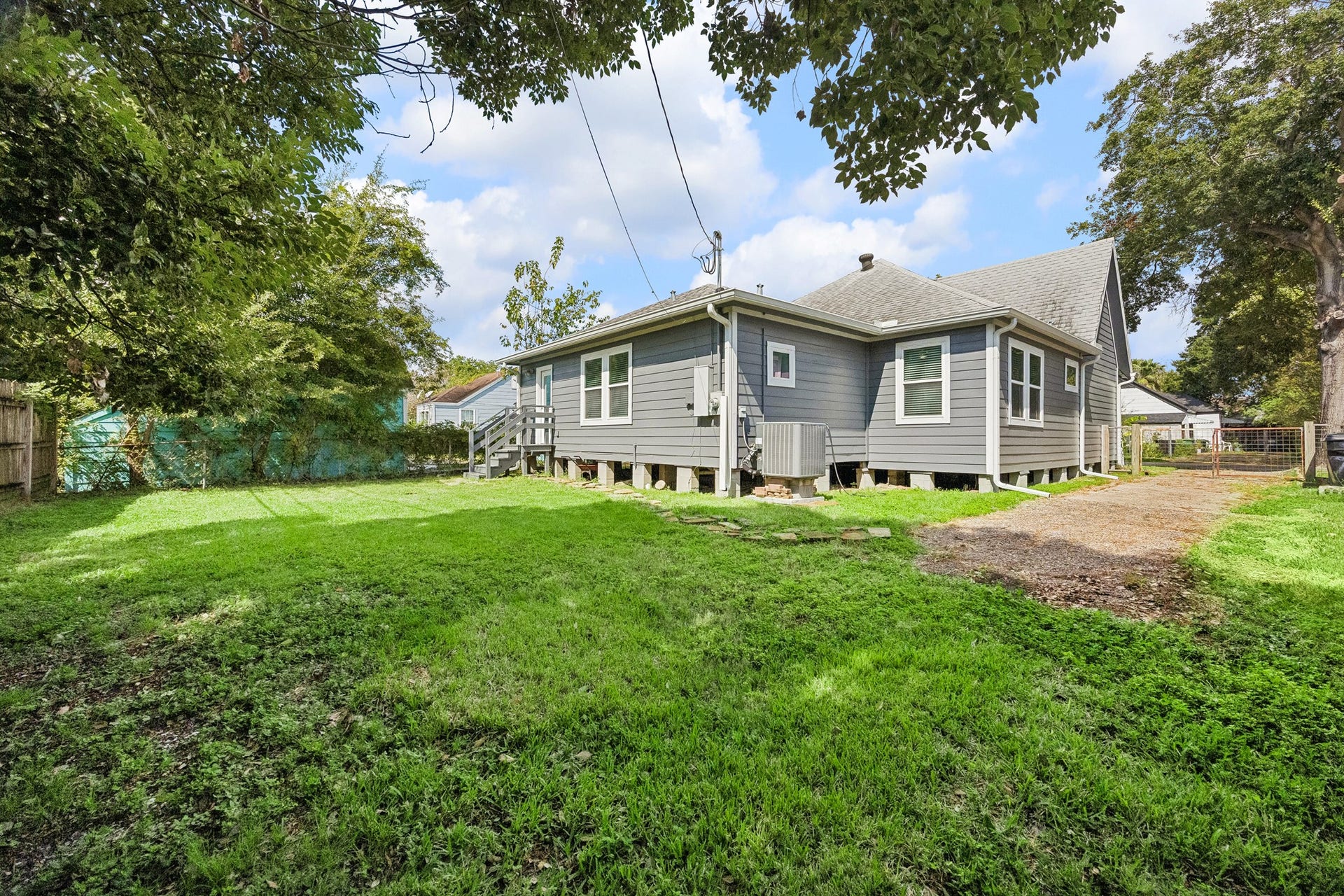 5526 Truett Street, Houston, TX 77023 Backyard